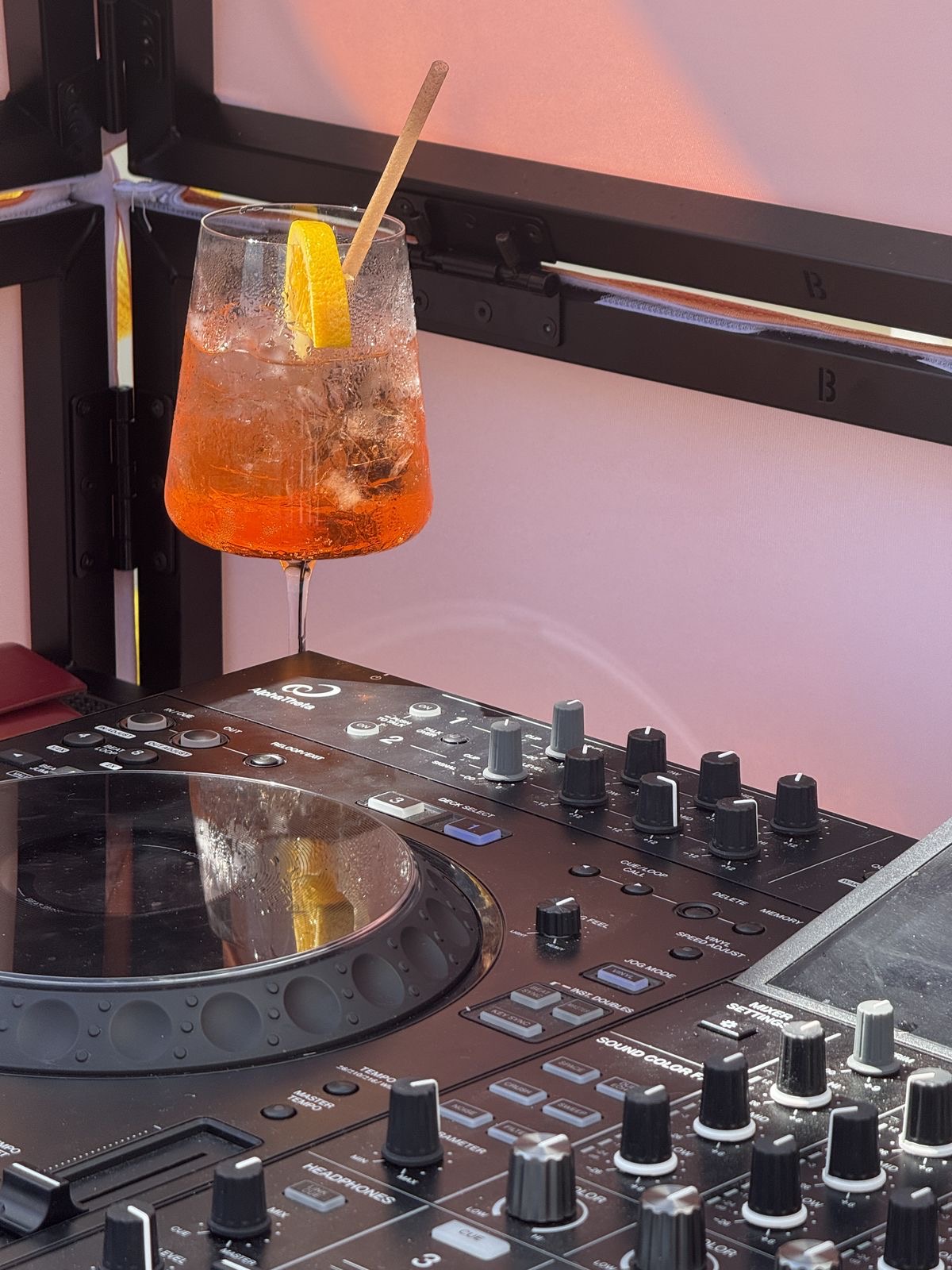 Aperol auf dem DJ Deck